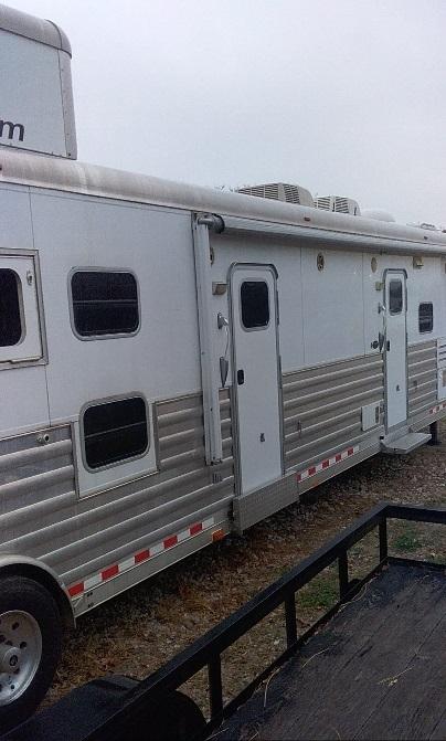  2008 4-Star Deluxe Horse Trailer with LQ