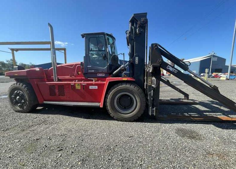  2018 Kalmar DCG250-12 25-Ton Forklift