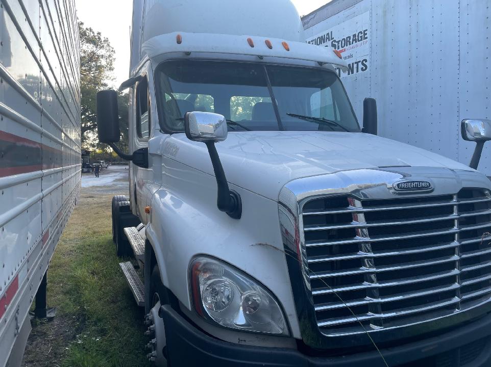  2012 Freightliner Cascadia Day Cab
