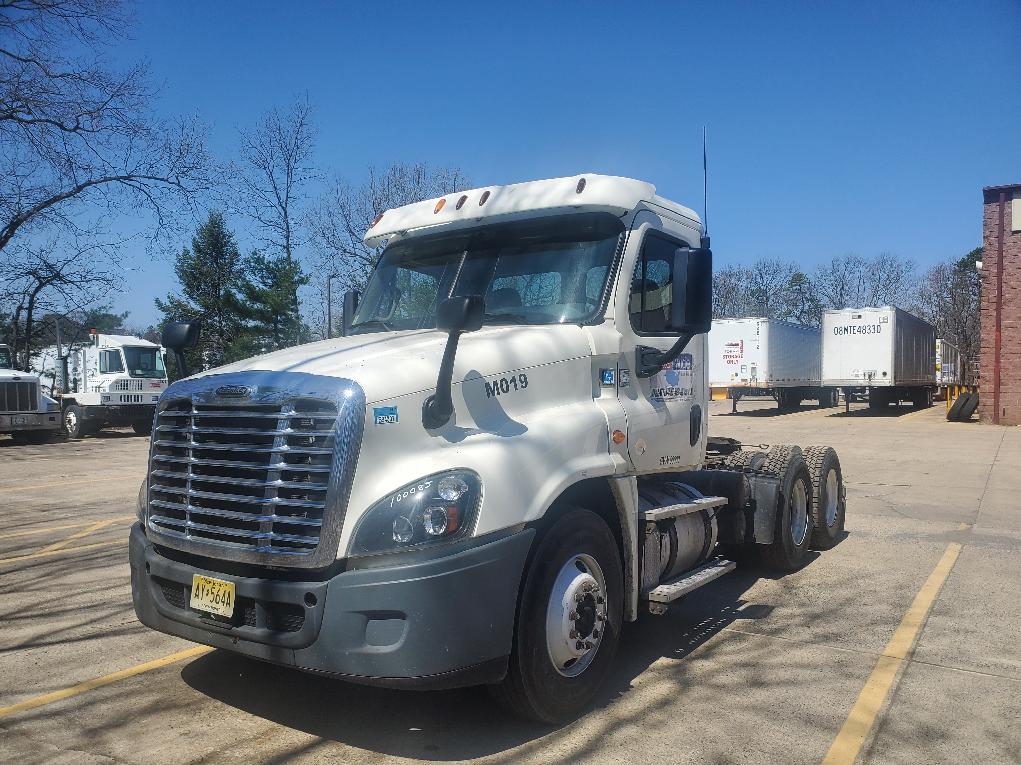  2015 Freightliner Cascadia Day Cab