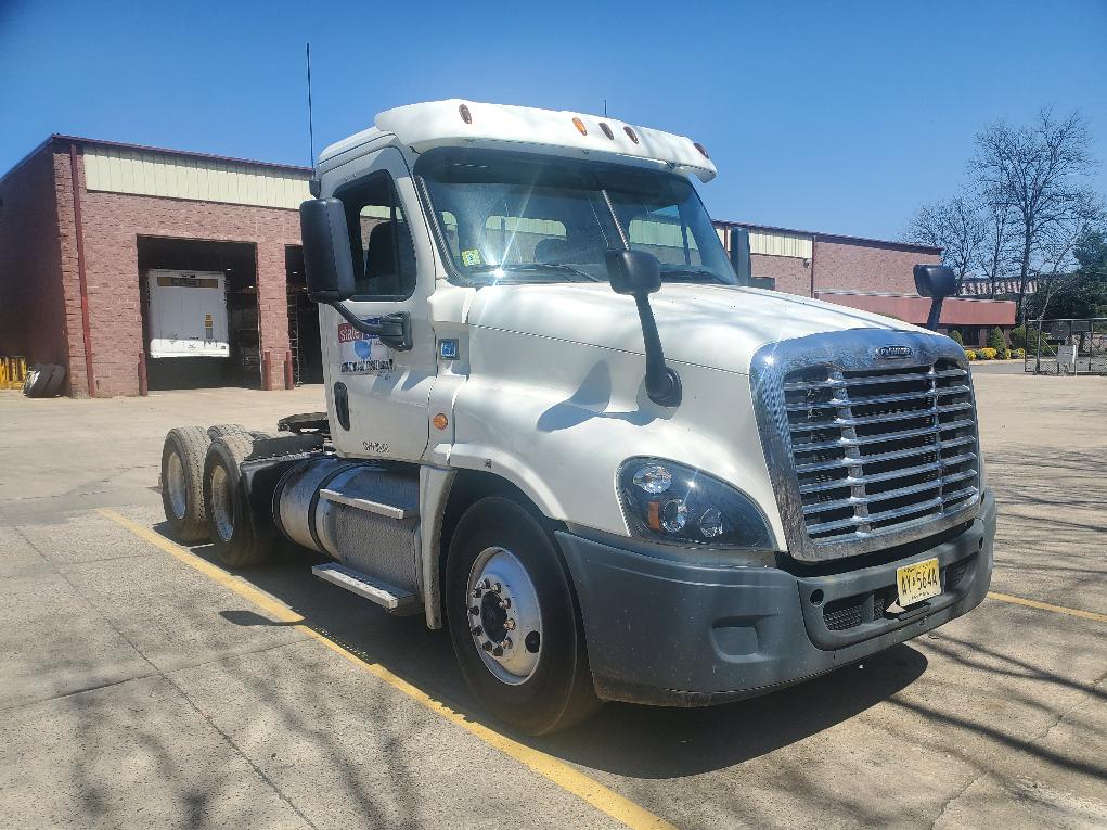  2015 Freightliner Cascadia Day Cab